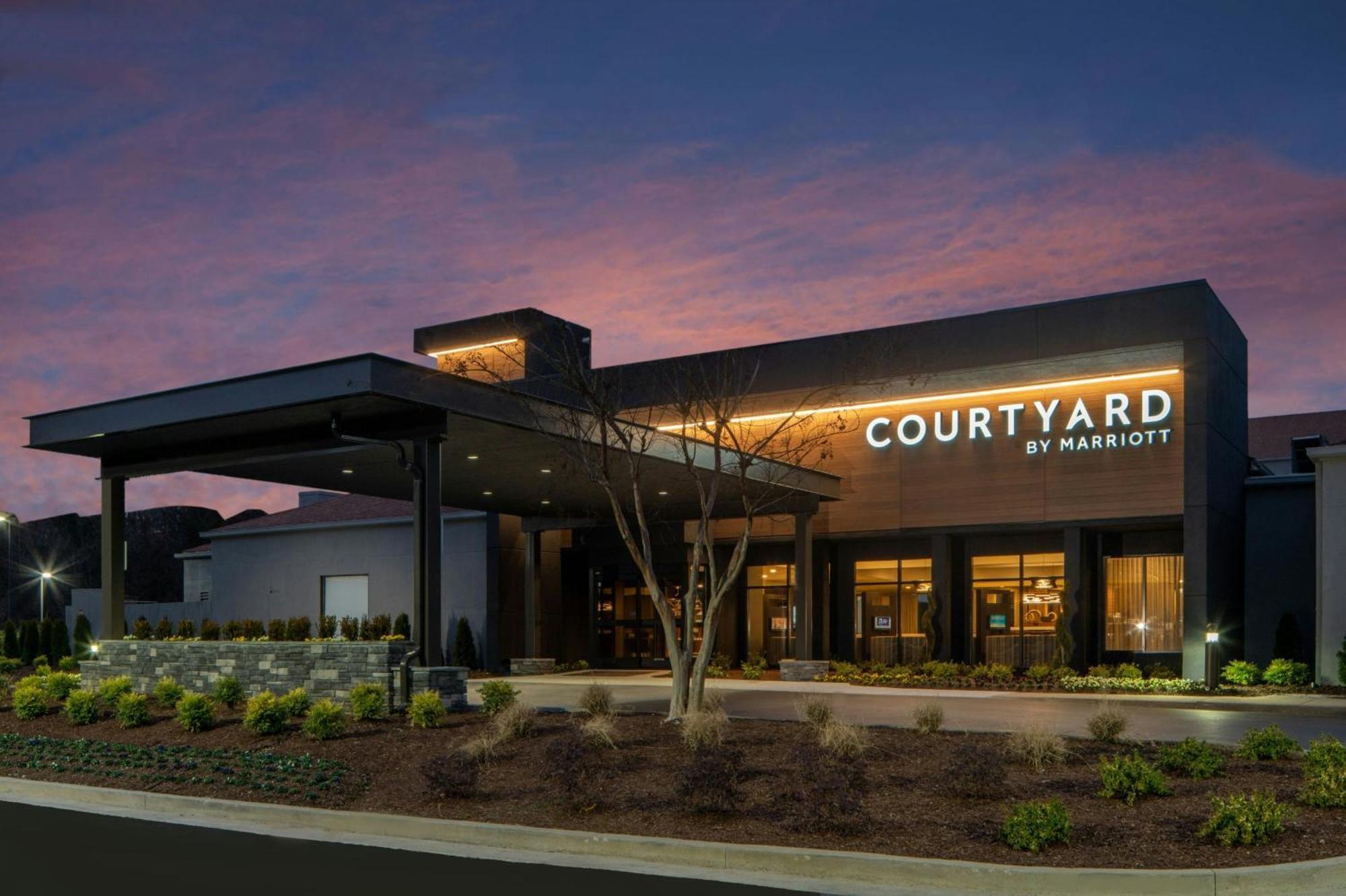 Courtyard By Marriott Memphis Airport Hotel Exterior photo