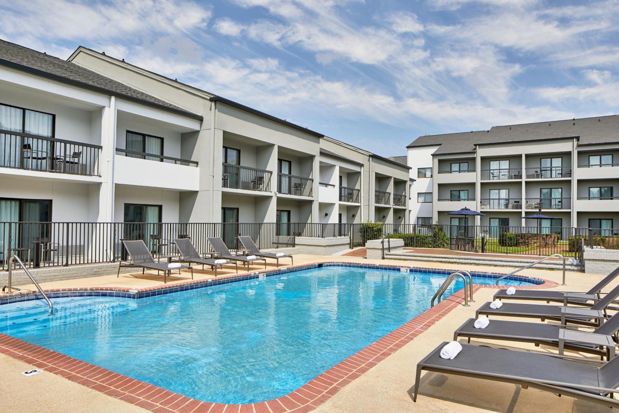 Courtyard By Marriott Memphis Airport Hotel Exterior photo